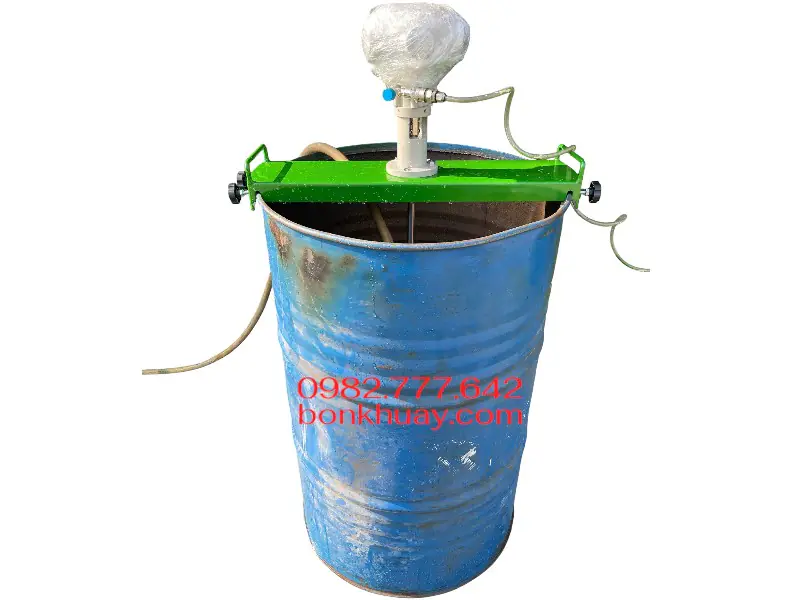 M&aacute;y khuấy sơn kh&iacute; n&eacute;n g&aacute; ngang th&ugrave;ng phuy 